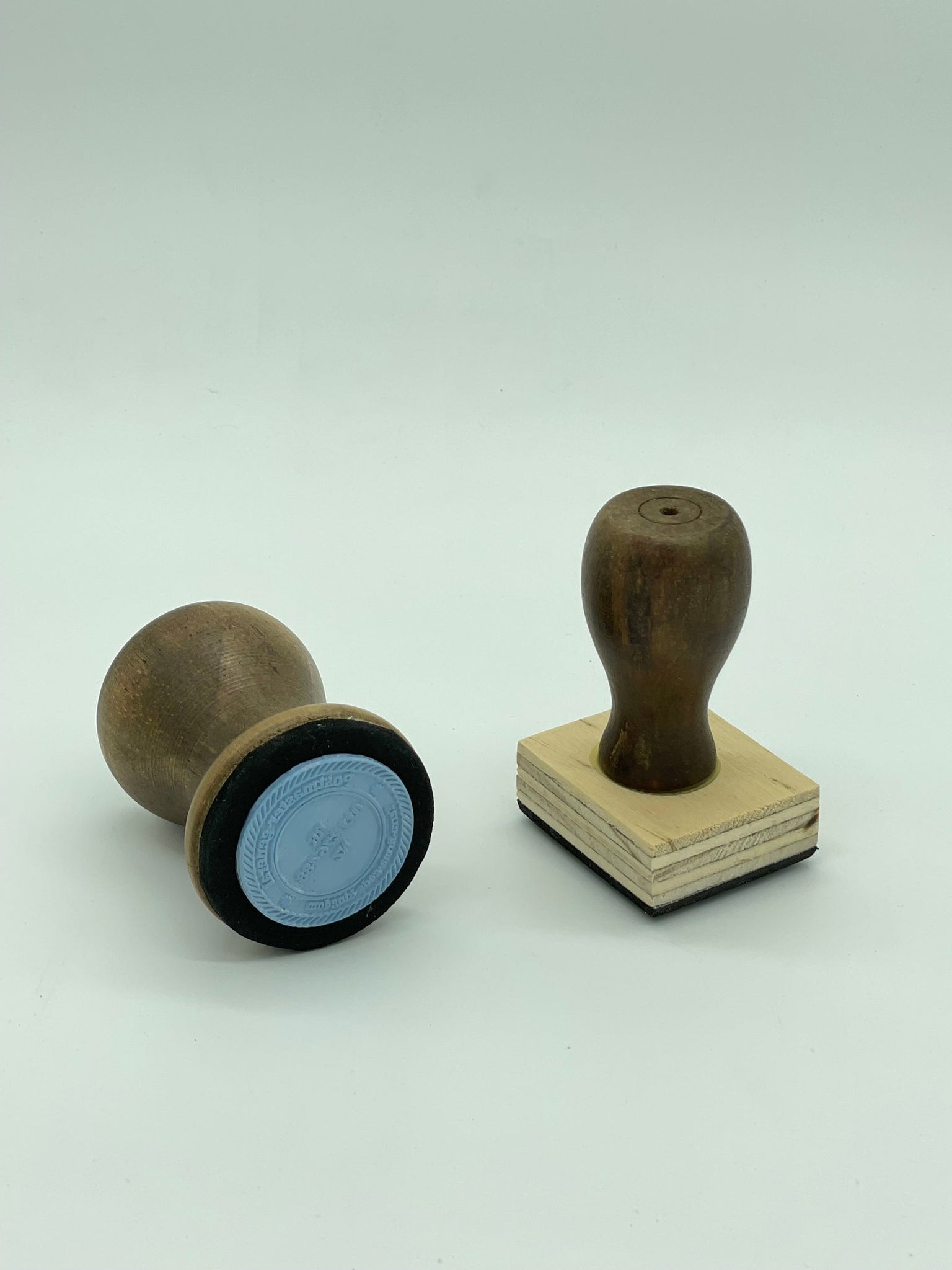 Wooden Handle Stamp round sample with seal impression